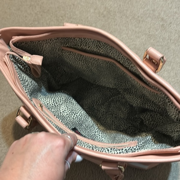 🌸 JustFab Tote 🌸 - Picture 3 of 6